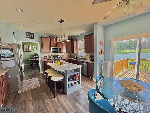 3rd image of 220 Fountain Ln