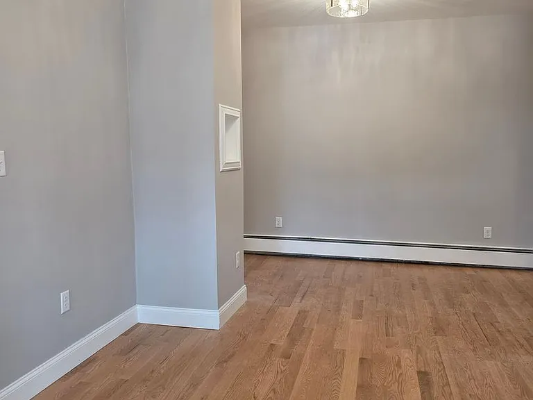 17 Warren St — Photo 3