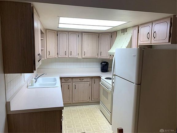 4th image of 745 Harlan Pl