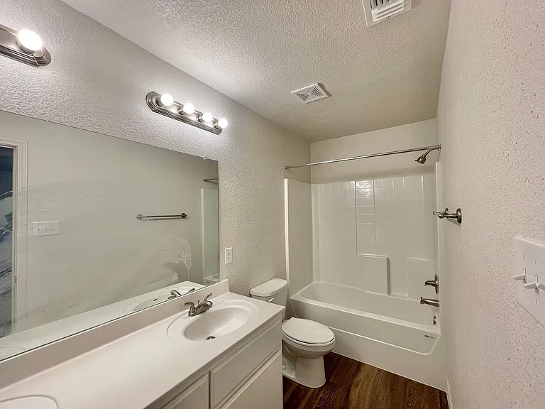 1708 Castroville Trl — Photo 25