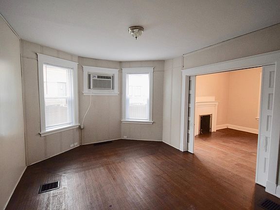 5th image of 2421 Ashland Ave #1