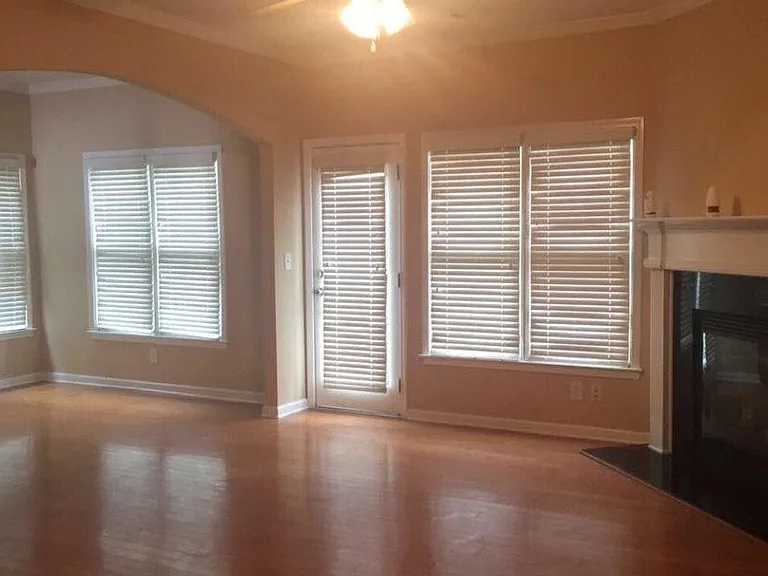 1664 Oakbrook Lake Dr — Photo 4