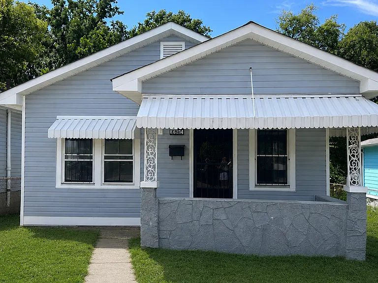 3527 Chandler Ave — Photo 1