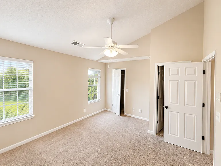 6896 Derby Run Dr — Photo 12
