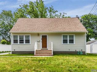 180 Claremont St, Deer Park, NY 11729