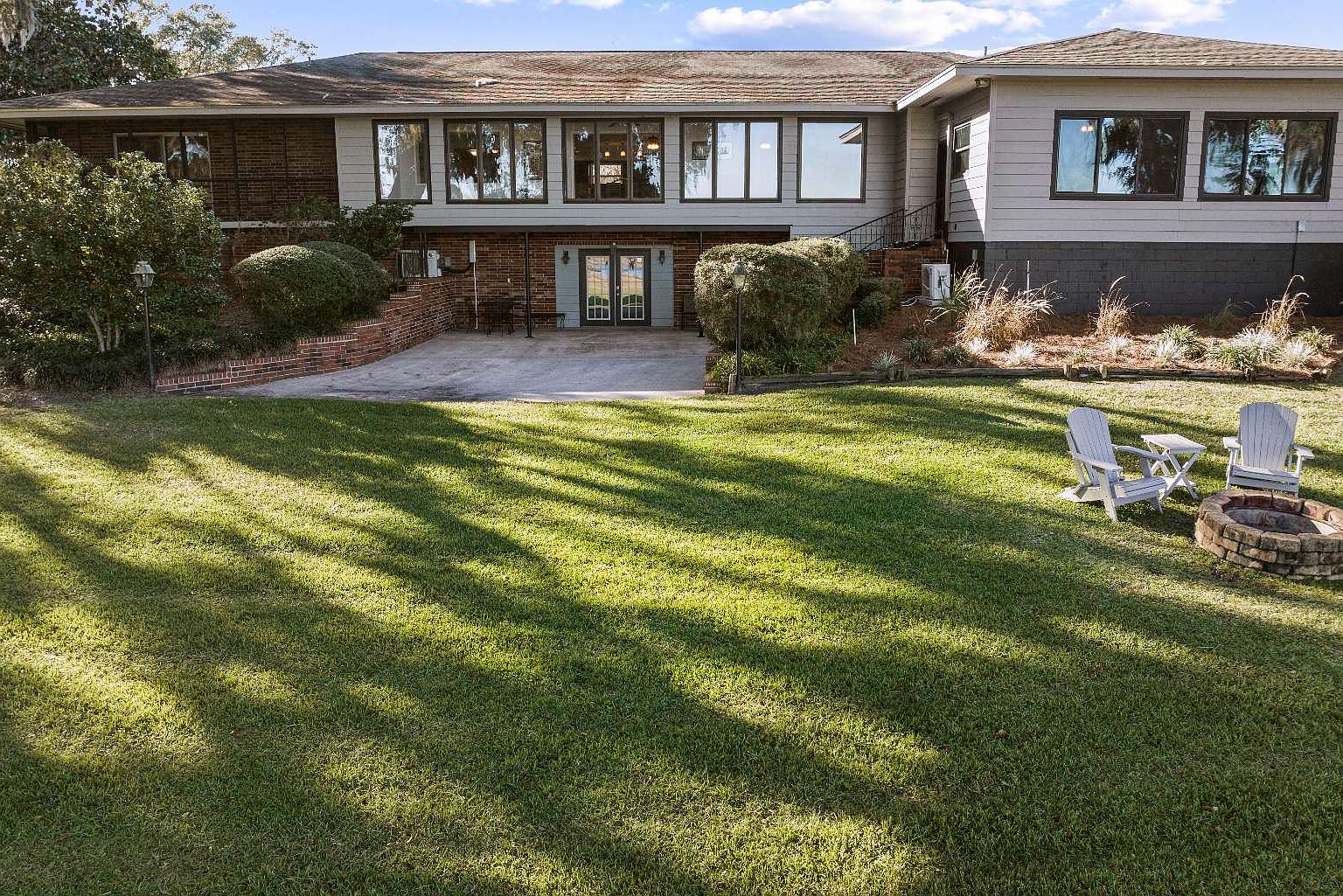 321 NW Harris Lake Dr