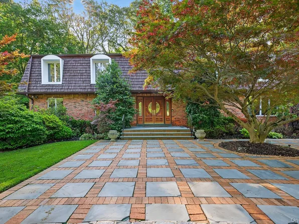 14 Chelmsford Drive, Muttontown, NY 11545