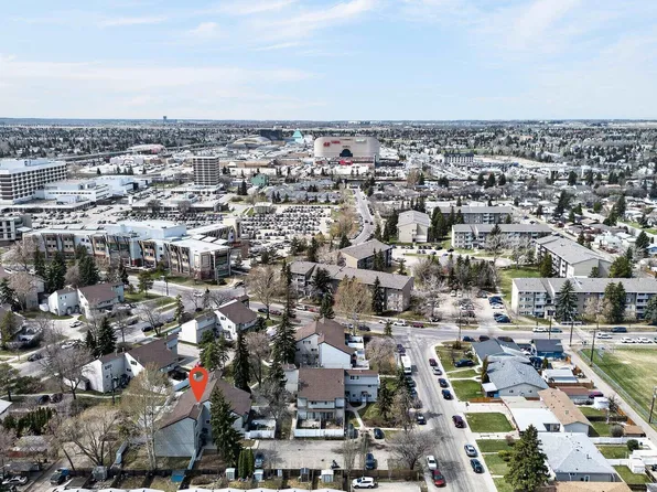 26 Meadowlark Vlg E, Edmonton, AB T5R 5X3