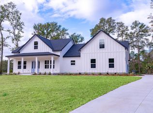 106 Country Club Dr, Crawfordville, FL 32327