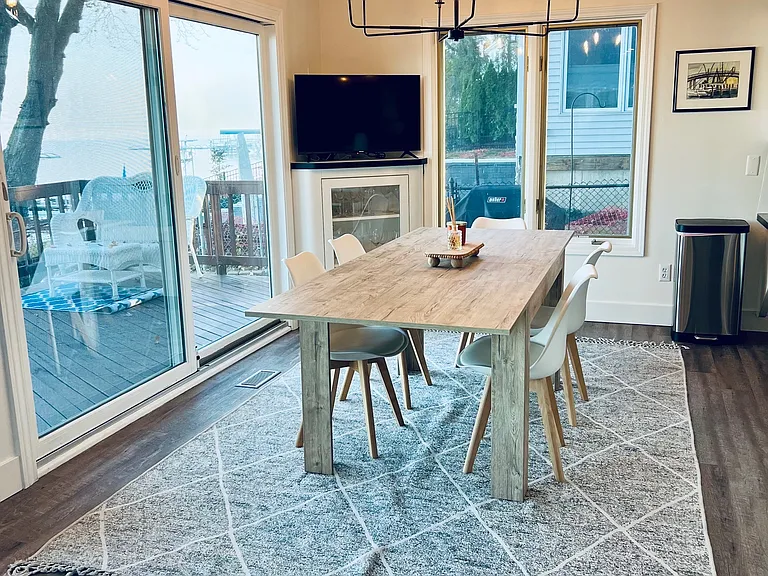 Dining room area off kitchen