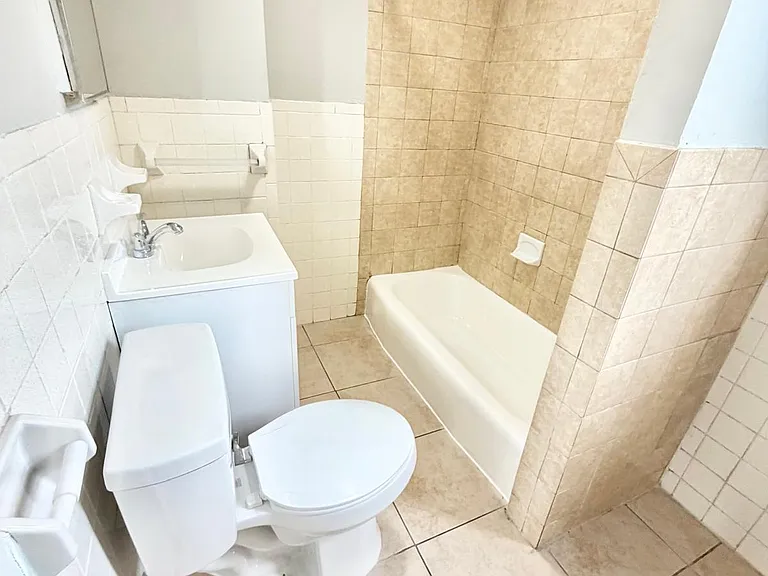 1463 Dixwell Ave #2 — Photo 2