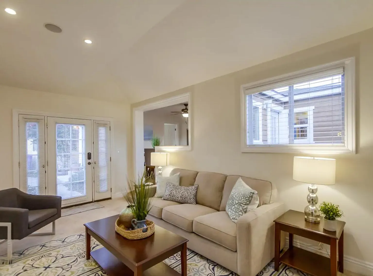 3 bed, 1050 sqft, $5,275 — Photo 4