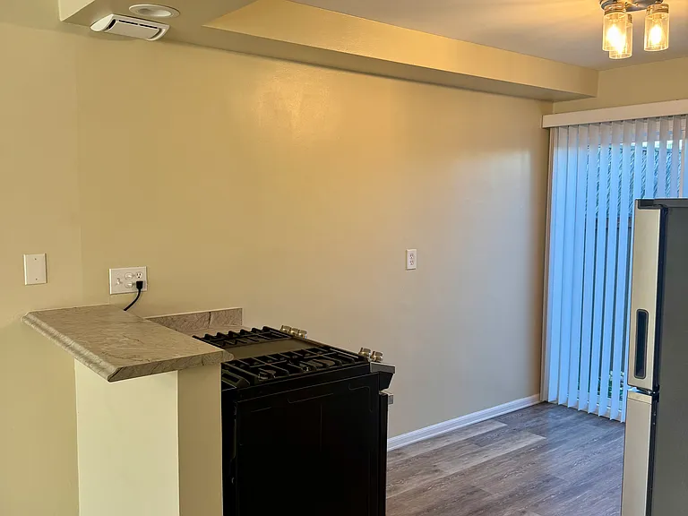 2346 Santa Ana Ave — Photo 10