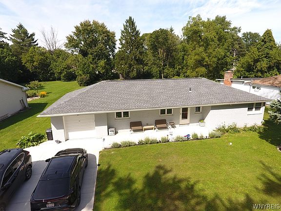 2nd image of 987 Elliott Dr