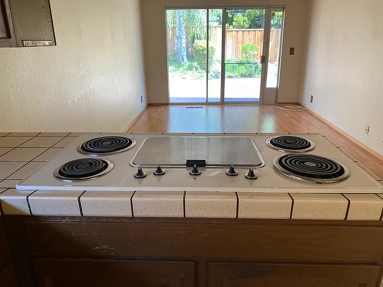 21507 Rainbow Dr — Photo 11