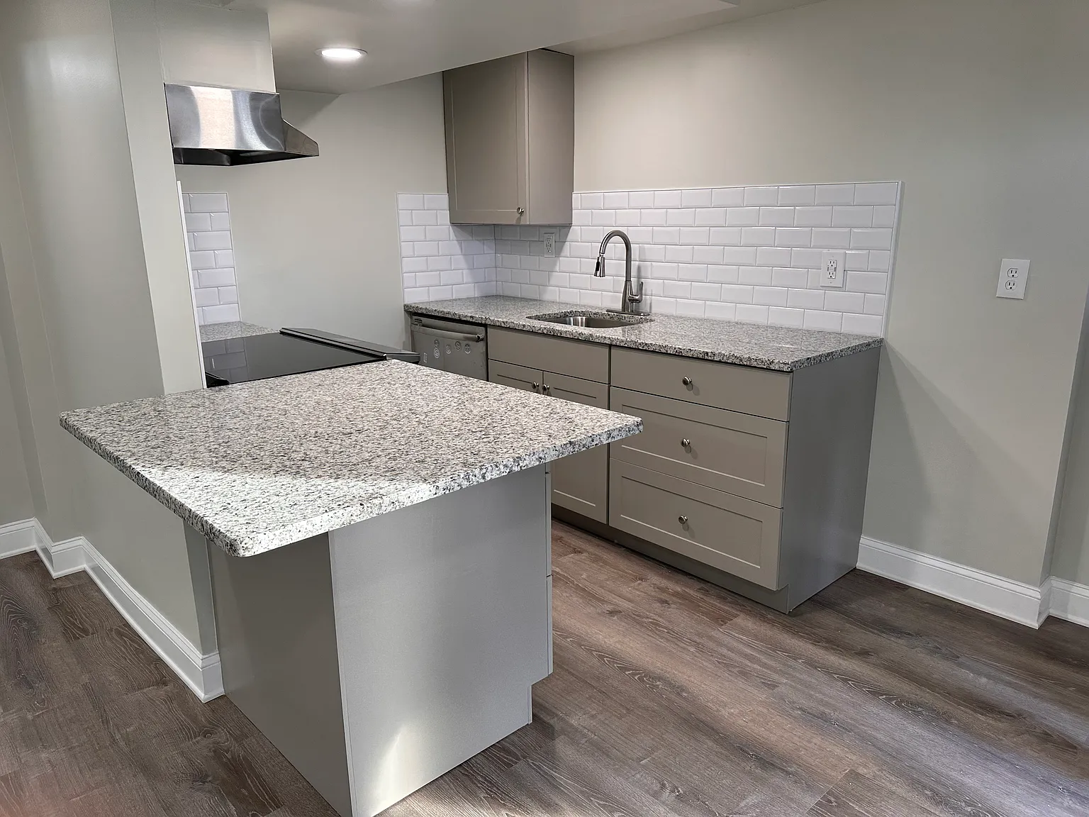 1 bed, 550 sqft, $1,650 — Photo 4