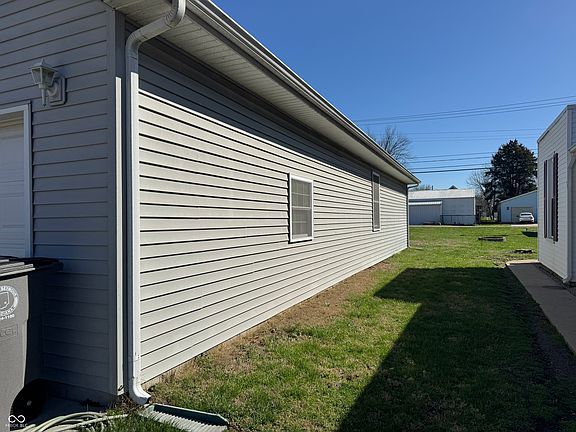 4th image of 807 S Poplar St