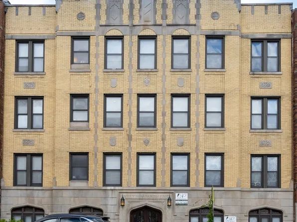 Evelyn Apartments