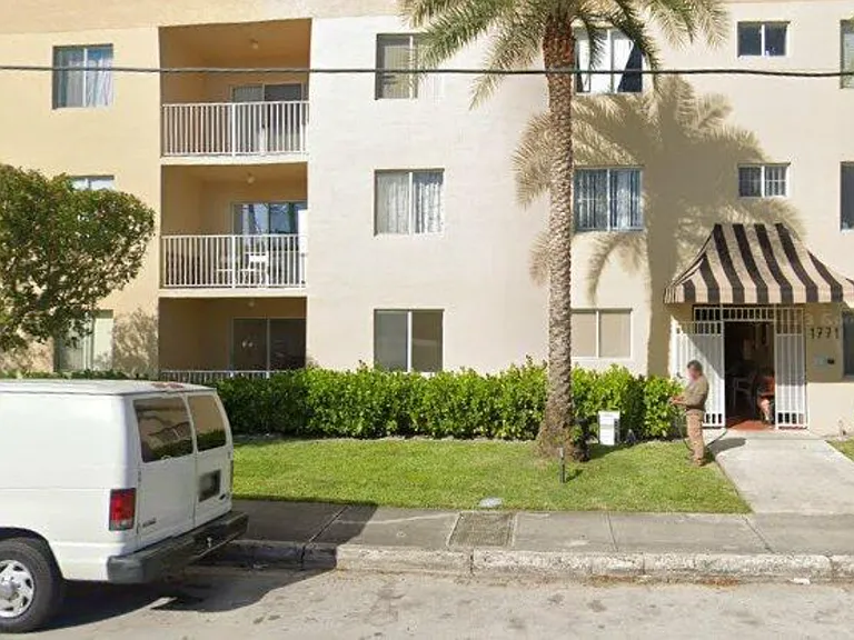 1771 SW 3rd St — Photo 1