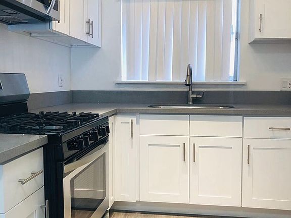 4th image of 345 S Westlake Ave #18