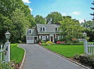 30 Richard Rd, Port Washington, NY 11050