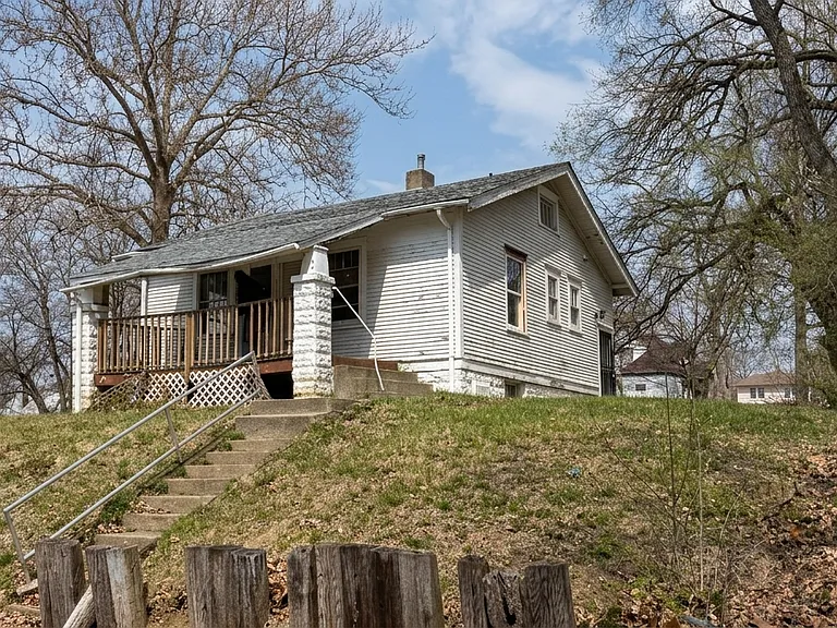 830 E Rogers Ave — Photo 1
