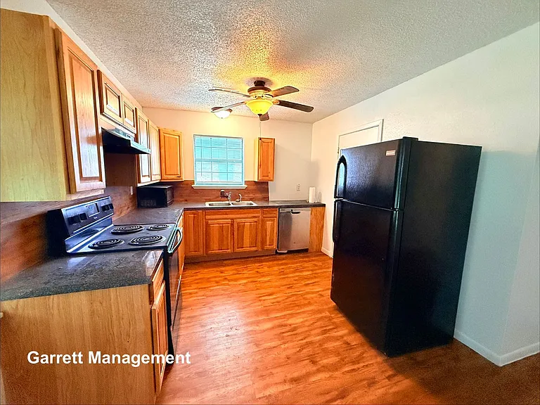 106 N Fairview St — Photo 6