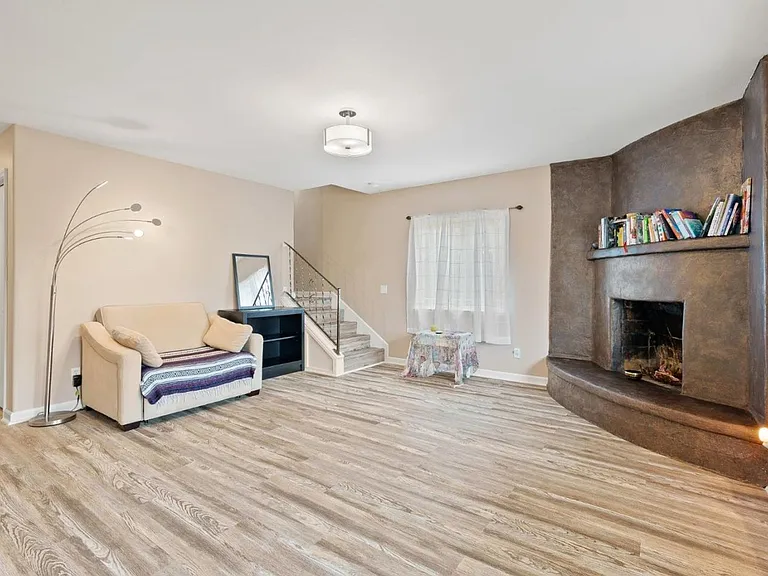 531 Dufour St — Photo 8