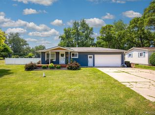 5021 Lakeborn Dr, White Lake, MI