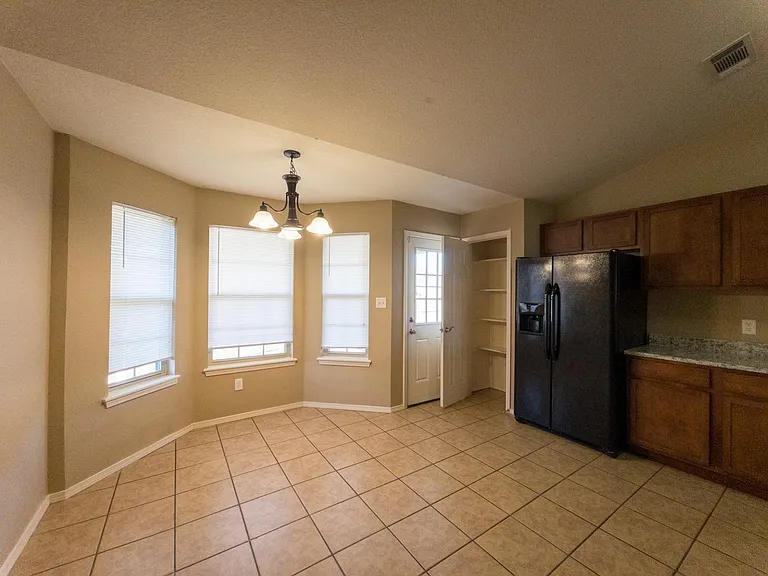 1246 Gracie Ct — Photo 6
