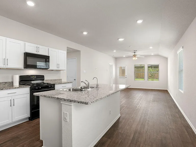 376 Euclid Ln — Photo 2