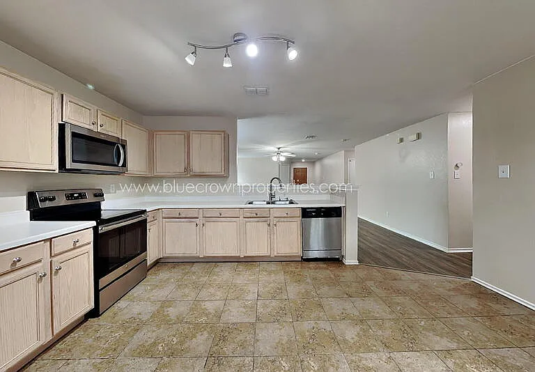 12862 Vassar Dr — Photo 4