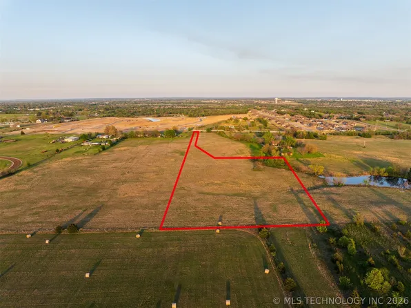 2 N Memorial Dr, Owasso, OK 74055
