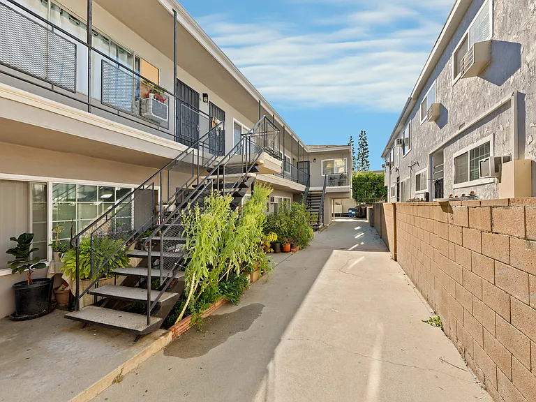 1813 Federal Ave #3 — Photo 4