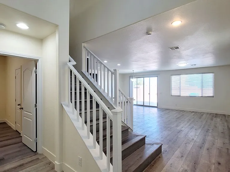 8518 Genesee Ct — Photo 9