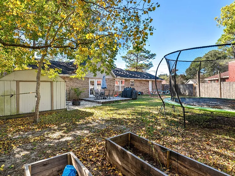 206 Seville Cir — Photo 25