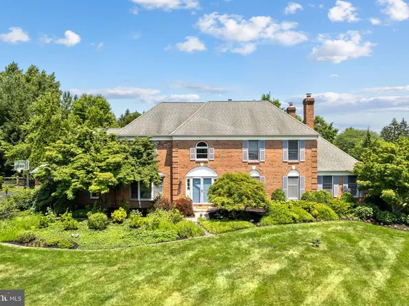1233 Laura Ln, North Wales, PA 19454