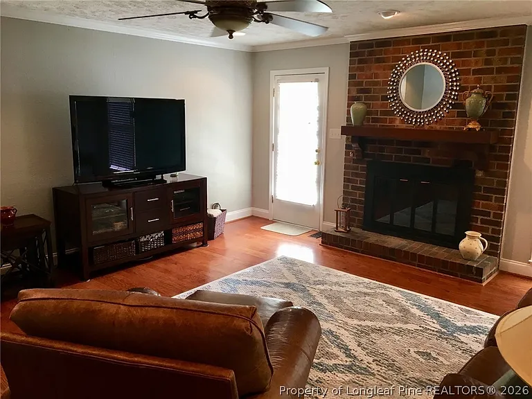 309 Thorncliff Dr — Photo 4
