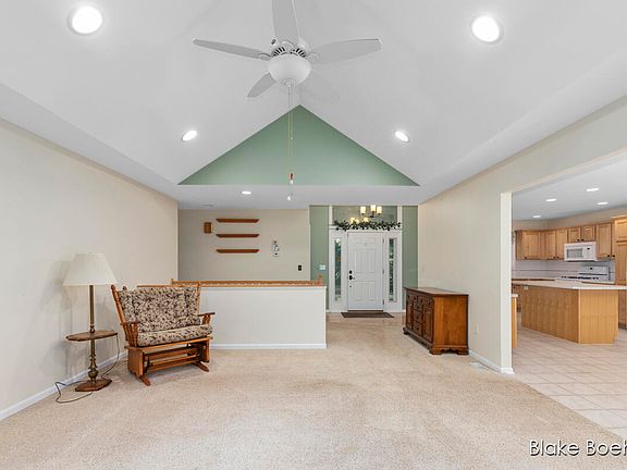 4th image of 12988 Grand River Dr SE