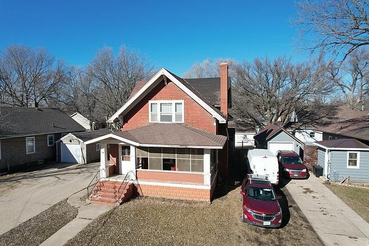 1st image of 615 7th Ave N