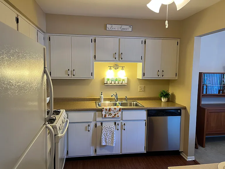 1607 Thames Ct #D — Photo 25