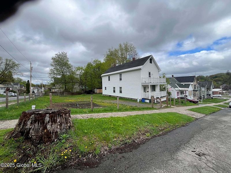 4th image of 26 N McNab Avenue