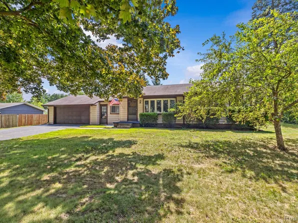 6235 Rowley Blvd, Waterford, MI 48329