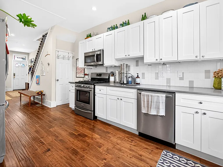 2244 S Hemberger St — Photo 8