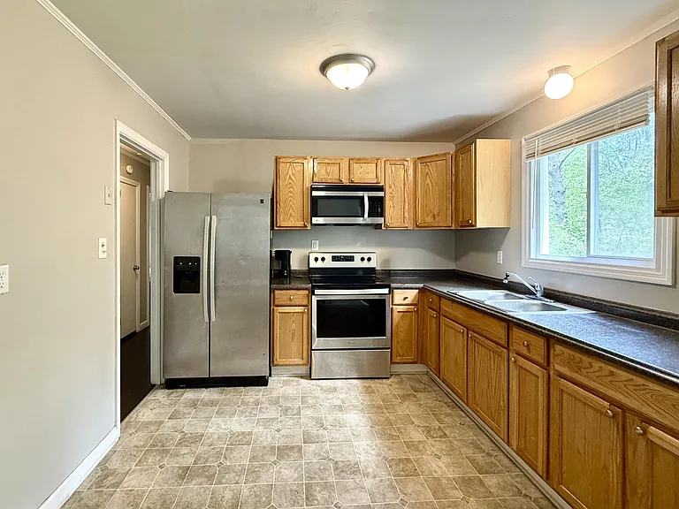 2755 Louise Dr — Photo 6