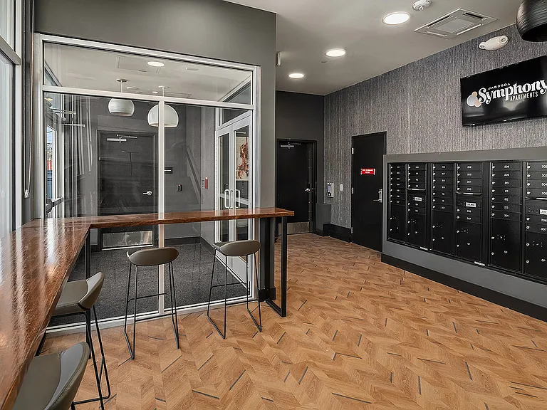 Lobby & Mailboxes