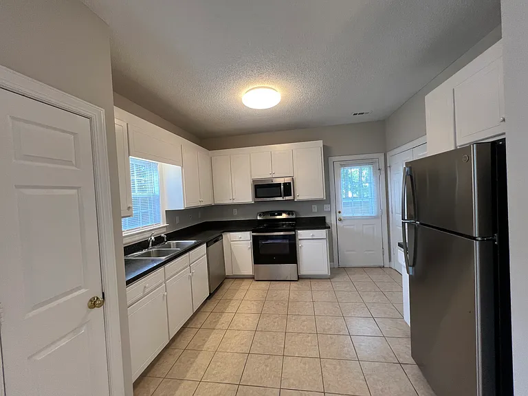 KITCHEN WITH STAINLESS STEEL STOVE, REFRIGERATOR WITH ICE MAKER, STOVE, MICROWAVE, DISHWASHER!!