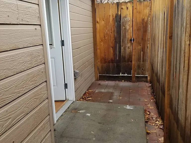 133 E Chelan Ave — Photo 12
