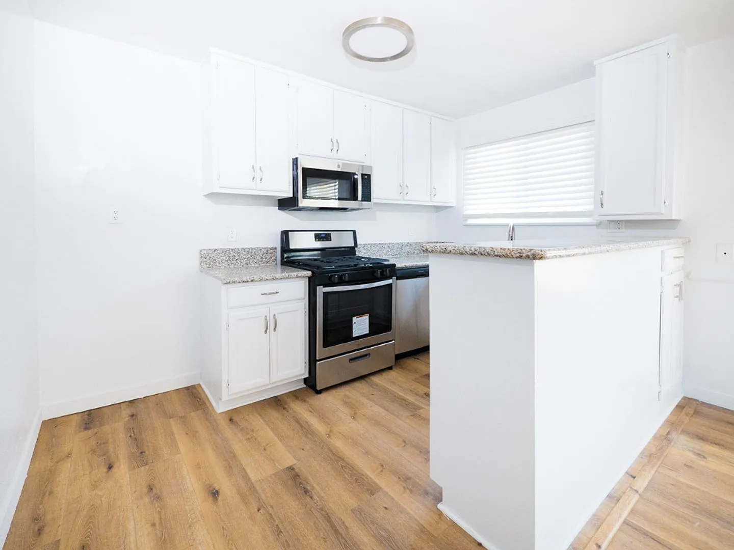 11320 Tiara St — Photo 3