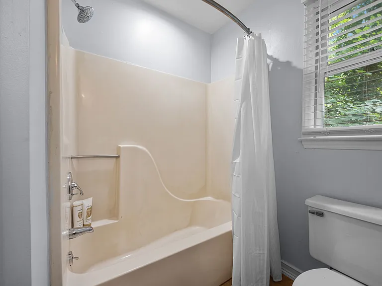 1502 Hollywood St — Photo 38